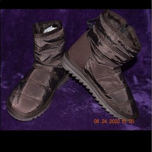 Snow boots sizes range from 37-42